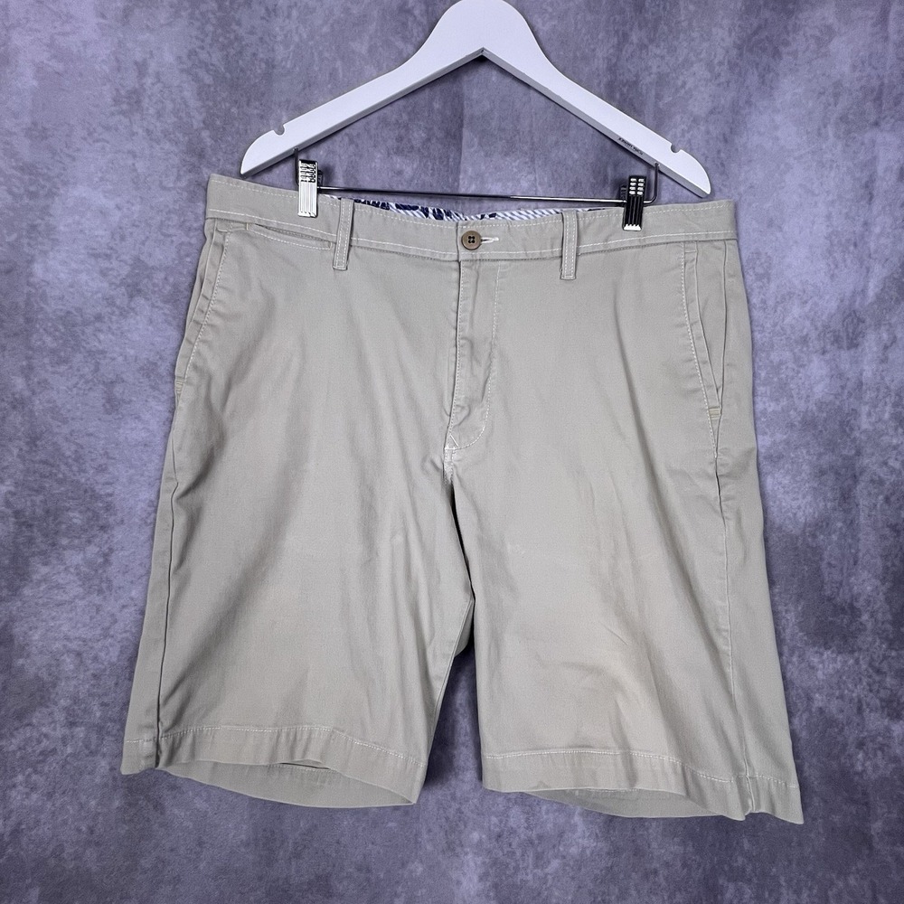 Tommy Bahama Men's 38 Beige Chino Shorts 98% Cotton 2% Spandex Corduroy-like